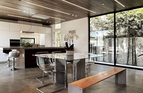 Del Rey Villa | Luxurious Venice Beach Oasis Modern Home