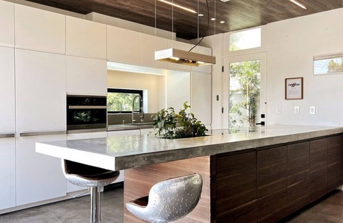 Del Rey Villa | Luxurious Venice Beach Oasis Modern Home