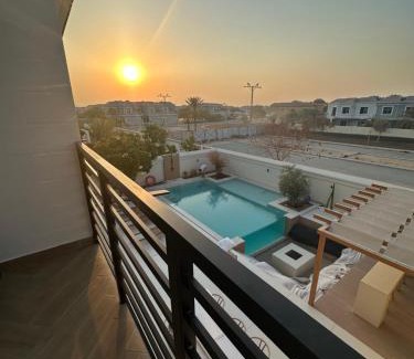 Dubai Villa | Luxurious Villa 5BHK with Pool BBQ and Full Time Housemaid Assistance - live in