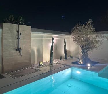 Dubai Villa | Luxurious Villa 5BHK with Pool BBQ and Full Time Housemaid Assistance - live in