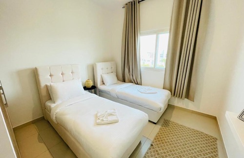 Dubai Villa | Luxurious Villa: Spacious Elegance & Comfort