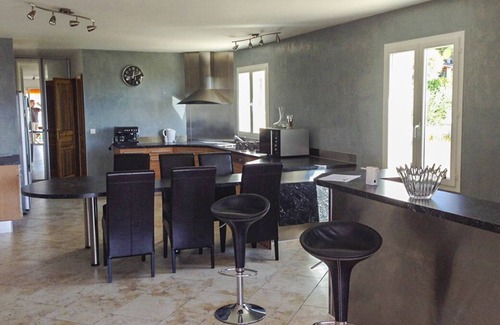 Cruis Villa | Luxurious villa, swimming pool, children's weir, beautiful view