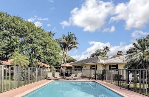 Highland Beach Villa | Luxurious Villa in Prime Location: Beach, Pool, Private Patio
