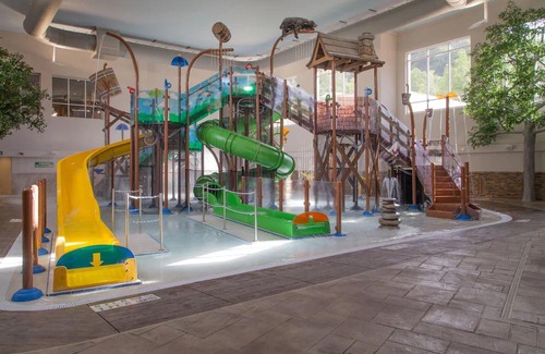 Gatlinburg Hotel | Luxurious Villa with a Fireplace and Balcony