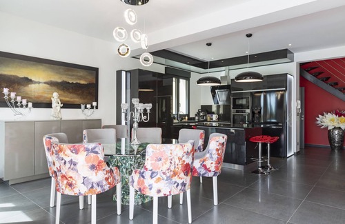 Villenave-d'Ornon Villa | Luxurious villa with heated pool 5 bedrooms + 5 bathrooms - 10 people Bordeaux