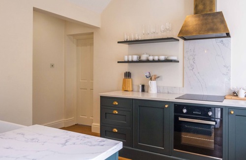 Henley House | Luxurious Vineyard Hideaway At Stanlake Park
