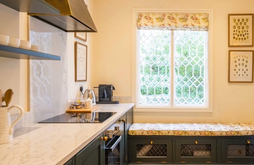 Henley House | Luxurious Vineyard Hideaway At Stanlake Park