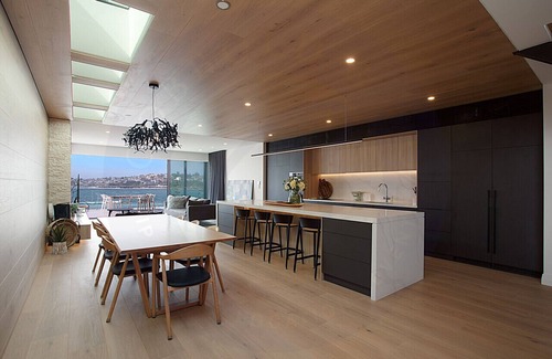 Clovelly House | Luxurious Waterfront House: Uninterrupted Panoramic Views of Gordons Bay