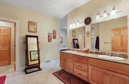 Sagle House | Luxurious Waterfront Home with private dock, sleeps up to 16