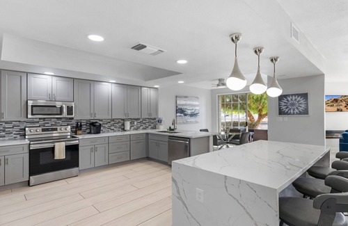 The Islands House | Luxurious Waterfront Townhouse in The Islands – Fully Remodeled!