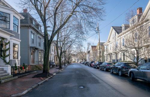 West End House | Luxurious West End Historic Townhome - The Cushman