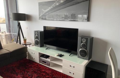 South Yarra Apartment | Luxurious with city views, free parking on premises & Wi Fi