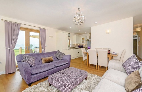 Axminster Cottage | Luxuriously presented cottage with amazing countryside views.