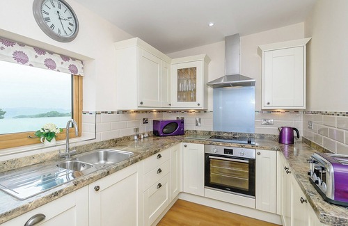 Axminster Cottage | Luxuriously presented cottage with amazing countryside views.