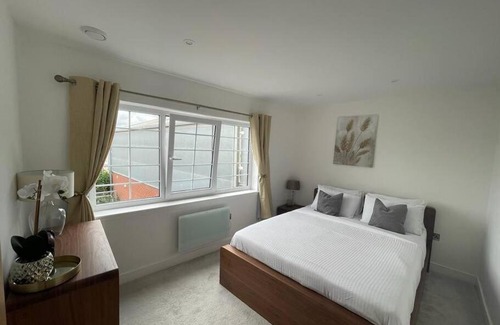 Wainscot House | Luxury 1 Bed Apartment In The Heart Of Rochester