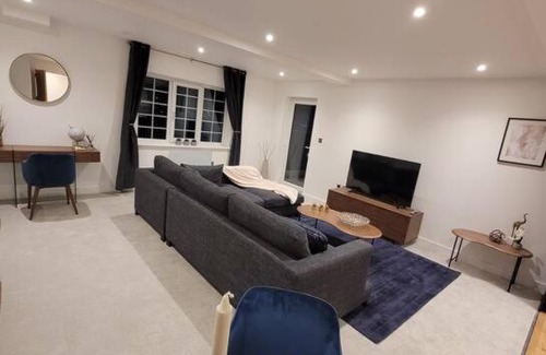 Wainscot House | Luxury 1 Bed Apartment In The Heart Of Rochester