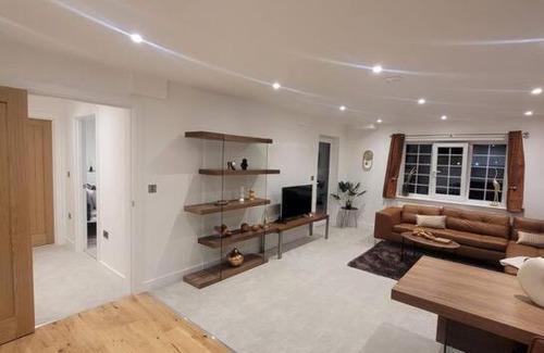 Wainscot House | Luxury 1 Bed Apartment In The Centre Of Rochester