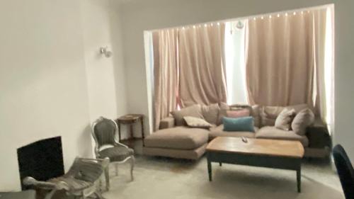 Westbourne Apartment | Luxury 1 bed Bournemouth Walk to Beach Poole King bed