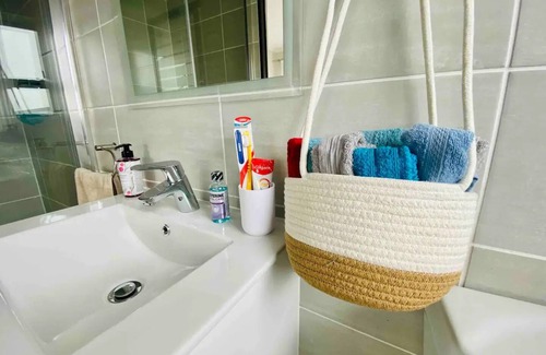 Woodmead Apartment | Luxury 1 Bed in Waterfall with Back-Up Power
