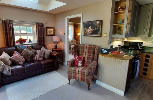 Henryd Cabin | Luxury 1 bed lodge large gardens , close to Conwy