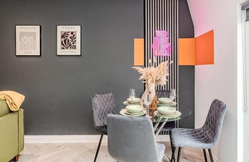 Montpelier Apartment | Luxury 1 Bed with Balcony in Central Brighton Next To beach Sleep 4