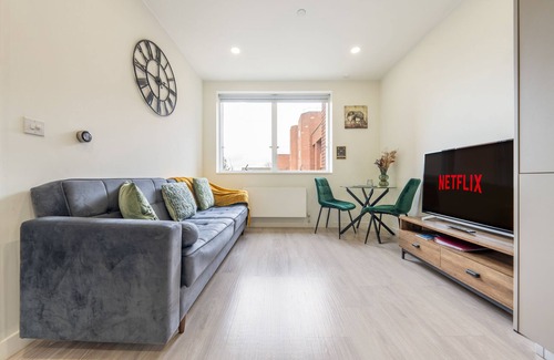 Stevenage Apartment | Luxury 1 Bedroom Apartment with Roof Terrace and Gym area