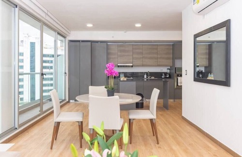Marbella Condo | Luxury 1 bedroom apt free parking and balcony