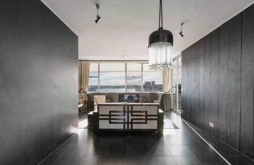 Elizabeth Bay Apartment | Luxury 1 Bedroom Apt with Harbour Views & Parking