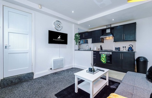 Ogden House | Luxury 1-Bedroom house, Free parking, Sleeps 4