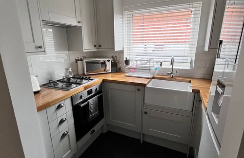 Whitton Apartment | Luxury 1 bedroom maisonettenClose to amenities and direct access into London n