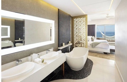 Zona Hotelera Hotel | Luxury 1 Bedroom Suite, Ocean View, Dec 22-29, 2024