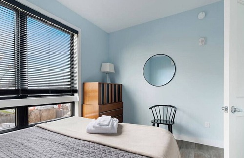 Knightville Apartment | Luxury 1 Bedroom Suite w Parking