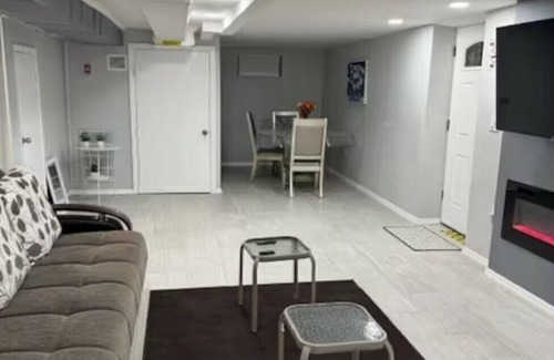 North Valley Stream House | Luxury 1 bedroom house with AC WiFi private entrance in a wonderful neighborhood