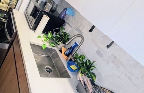 Gallaudet Bed & Breakfast | Luxury 1-bedroom with rooftop pool,AC in fabulous Downtown Washington