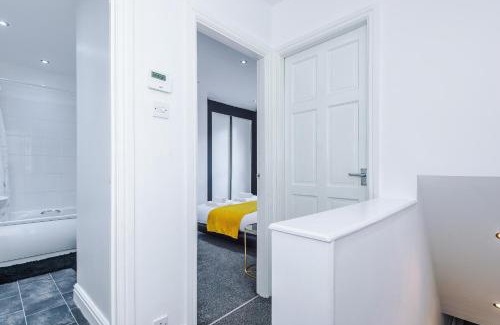 Ogden House | Luxury 1 bedrooom house, sleeps 4, free parking