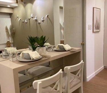 Paranaque Apartment | Luxury 1 BR Suite Near NAIA