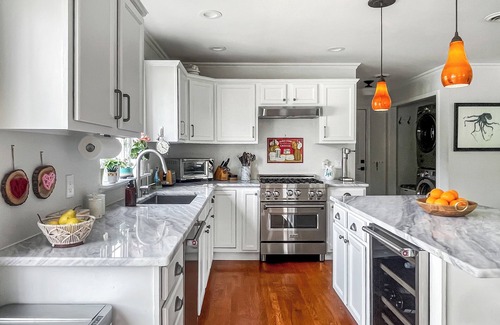 Thompson Ridge House | Luxury 10-acre Estate - Heated Pool - Sauna - Fire Pit - Playground - Trail
