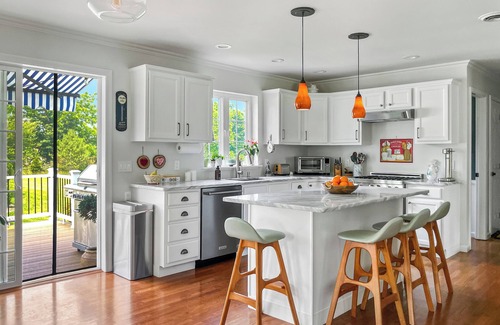 Thompson Ridge House | Luxury 10-acre Estate - Heated Pool - Sauna - Fire Pit - Playground - Trail