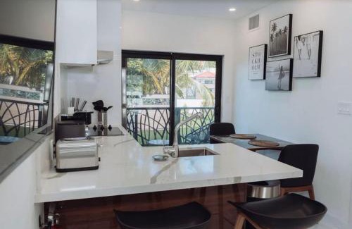 West Bay Apartment | Luxury 1Bbr 1Bath Condo in Westbay, Arza Hideaway