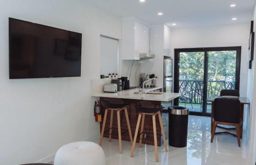 West Bay Apartment | Luxury 1Bbr 1Bath Condo in Westbay, Arza Hideaway