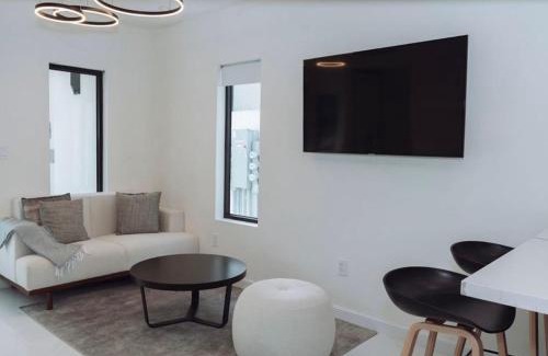West Bay Apartment | Luxury 1Bbr 1Bath Condo in Westbay, Arza Hideaway