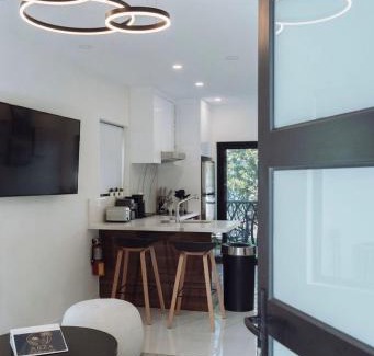 West Bay Apartment | Luxury 1Bbr 1Bath Condo in Westbay, Arza Hideaway