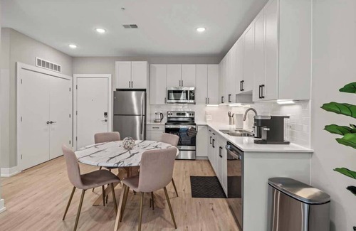 Northern Liberties Apartment | Luxury 1BD | 3 Beds | Northern Liberties