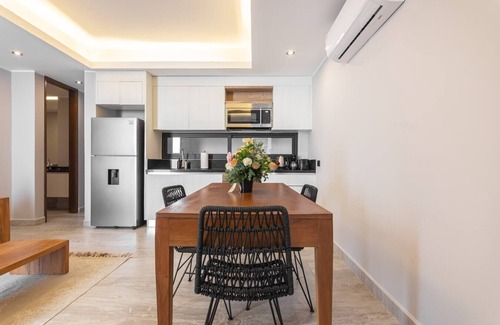 Tohoku Apartment | Luxury 1BD Condo 3 blk from 5th Ave W/PoolandParking