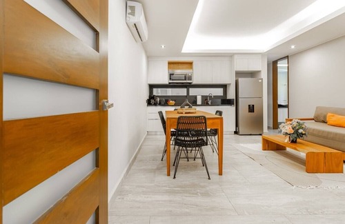 Tohoku Apartment | Luxury 1BD Condo 3 blk from 5th Ave W/PoolandParking