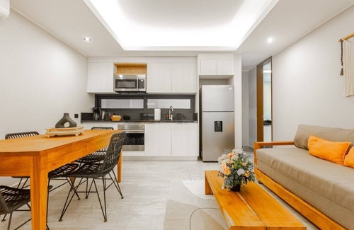 Tohoku Apartment | Luxury 1BD Condo 3 blk from 5th Ave W/PoolandParking