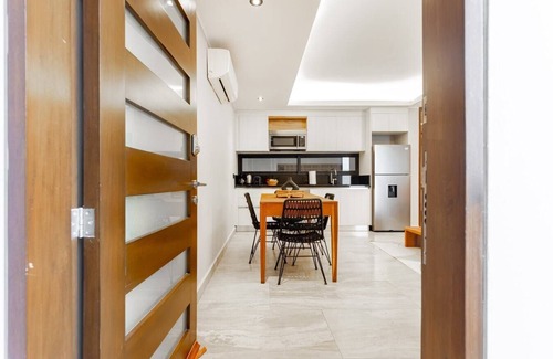 Tohoku Apartment | Luxury 1BD Condo 3 blk from 5th Ave W/PoolandParking