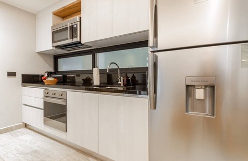Tohoku Apartment | Luxury 1BD Condo 3 blk from 5th Ave W/PoolandParking