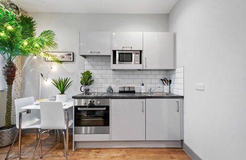 Maidstone Apartment | Luxury 1bed Studio Apt-city Centre-wifi-parking