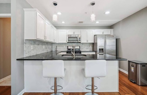 Lowry Hill East House | Luxury 1BR/1.5BA Room in Shared Home w/Rooftop Near Downtown